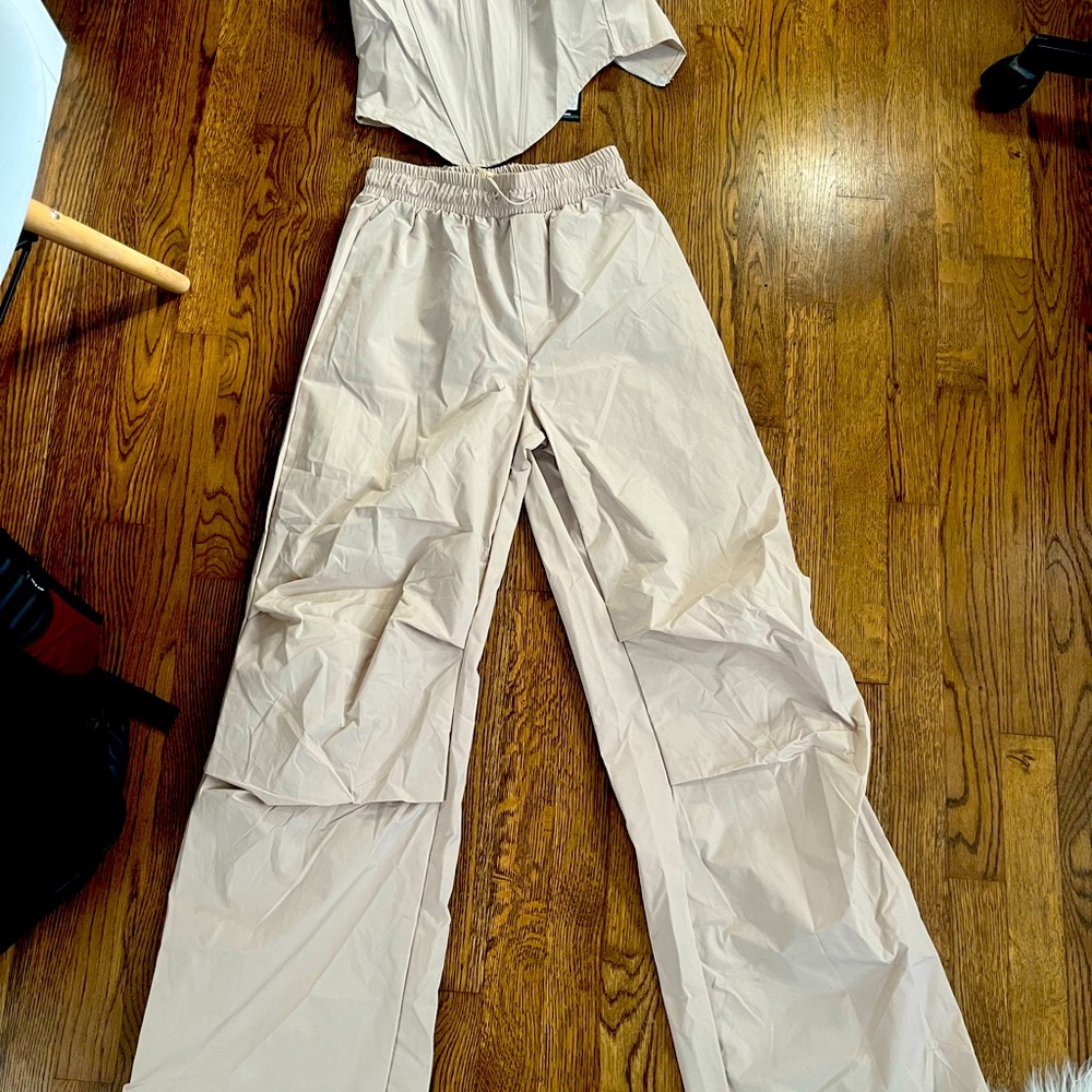 Pretty Little Thing 2 piece. Corset and draw string cargo pants. Size US 4.